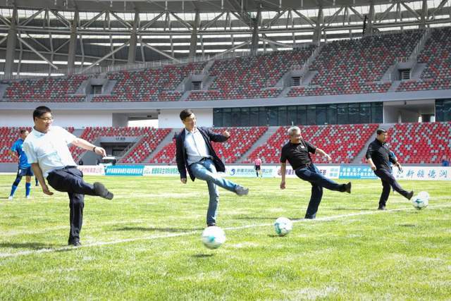 皇冠信用网足球代理_第七届中国职工足球联赛西北赛区在乌鲁木齐开幕