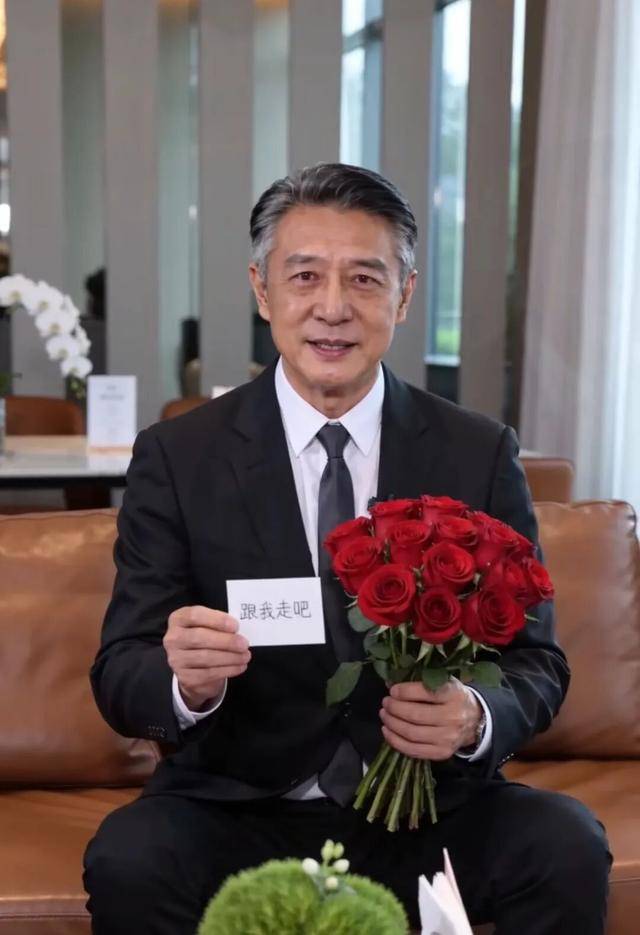 网上买篮球 _“霸总”围猎中老年女性网上买篮球 ,人大代表急了