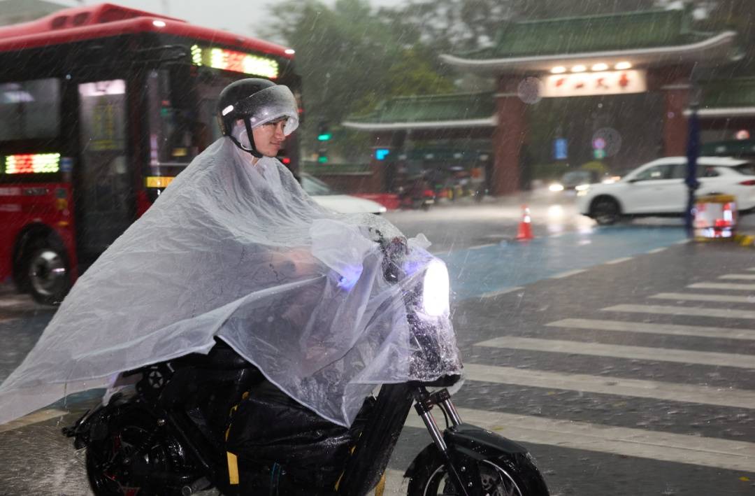 皇冠agmos033_暴雨大暴雨皇冠agmos033！广东今晚将有强降水、强对流天气
